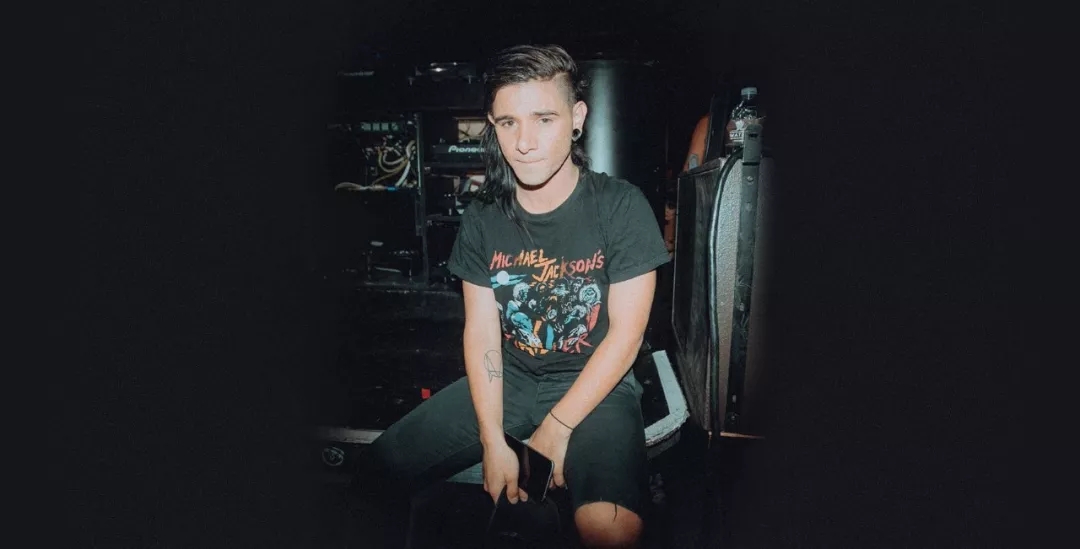 在今日对战RNG的第一局比赛中，在大龙团战敌方先手发难寒冰射出大招击中Beichuan