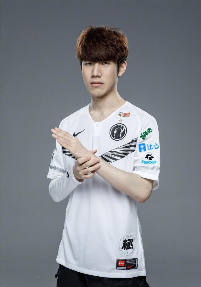 电竞比分AG发布人员变动公告：Hanche选手正式加入，这个春天一起加油